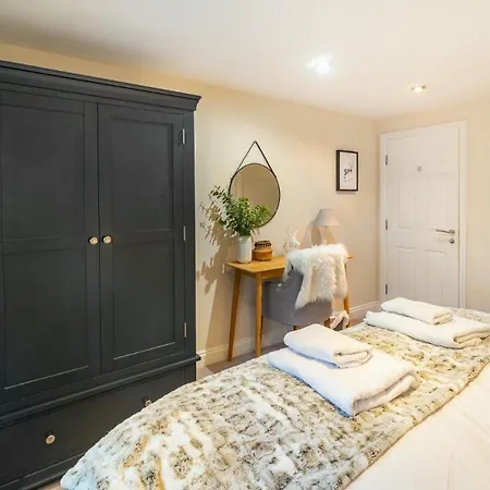 3 Bed In Portinscale Oc-Lr051 דירה *